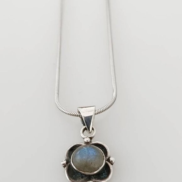 Genuine Labradorite Gem SOLID 925 Oxidized Silver Floral Pendant - Picture 3 of 6